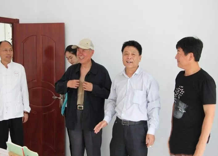 中國現代書畫家協會趙會長來鄒城墨香源書畫學校檢查指導工作