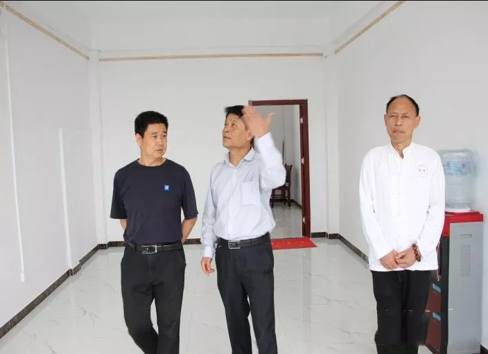 中國現代書畫家協會趙會長來鄒城墨香源書畫學校檢查指導工作