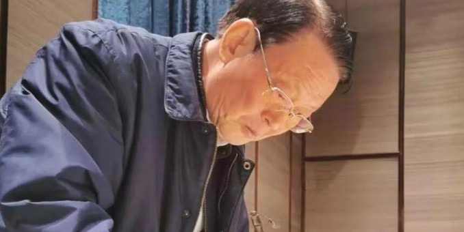 軍旅書法家王成志為毛澤東詩詞進校園研討宣傳活動贈送書法作品