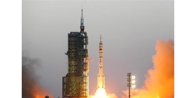 賀神舟十七號載人飛船發射升空成功
