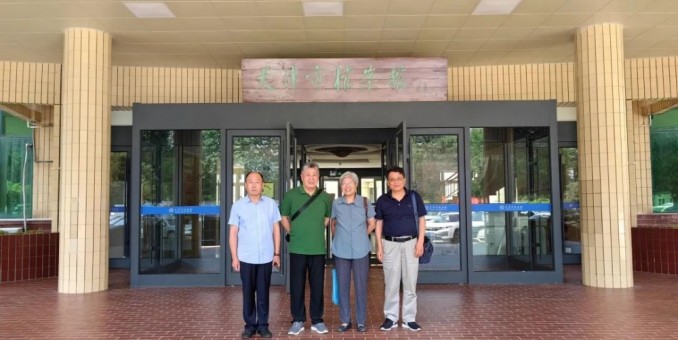 追星追到市蘭臺，珍品雙恒入母懷