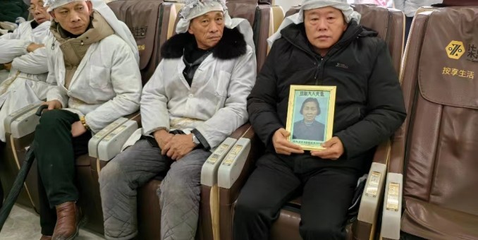 歷來往事成回憶  仰止高山永耀光