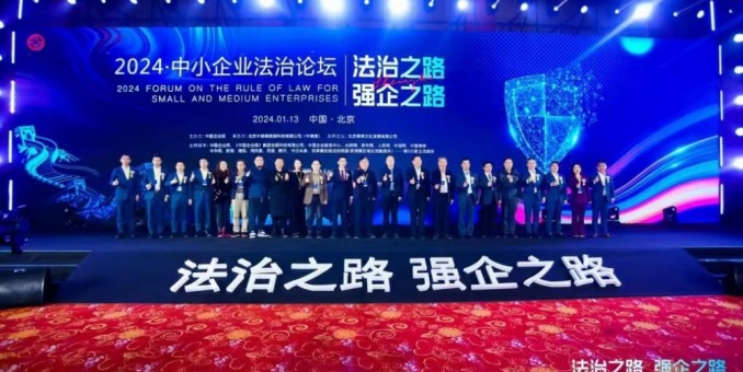 歷雨經風中律捷  橫空出世立潮頭