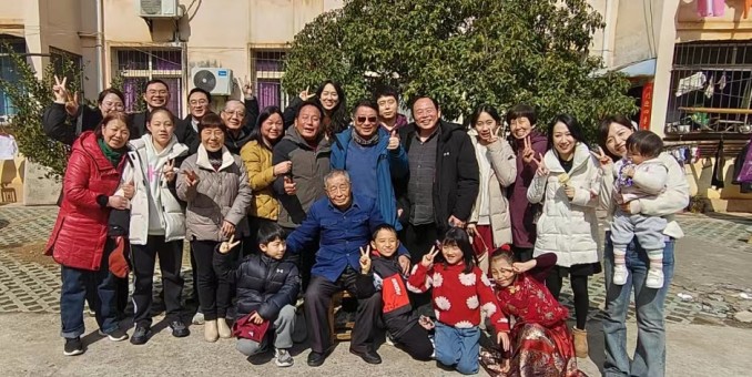 半月氣溫如四季  濃情厚誼卻恒常