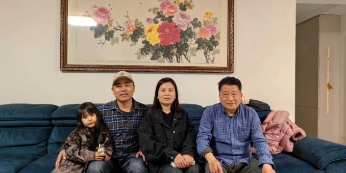 才露小荷雖嫩角  已然滿眼是陽春