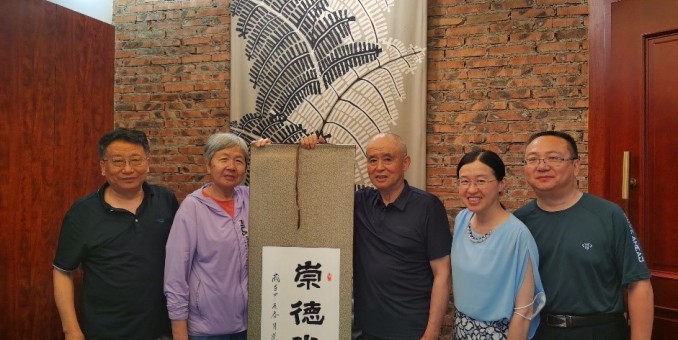 若問潯陽何處在  菜根酒店有琵鳴（外一首）