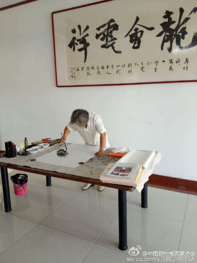 中國現代書畫家協會會長趙樹樸攜同著名書畫家應邀青陽寶泰公司