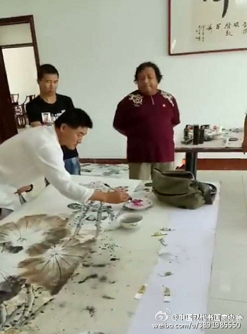 中國現代書畫家協會會長趙樹樸攜同著名書畫家應邀青陽寶泰公司