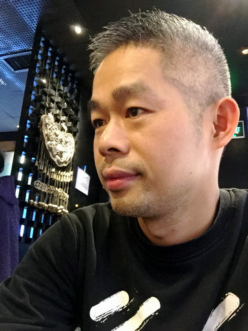 李耿民：以獨特的藝術視角創油畫之魂