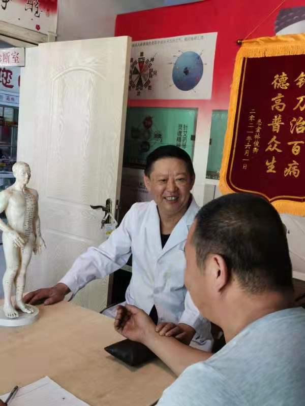 張崇素：醫術高邈 以效為先